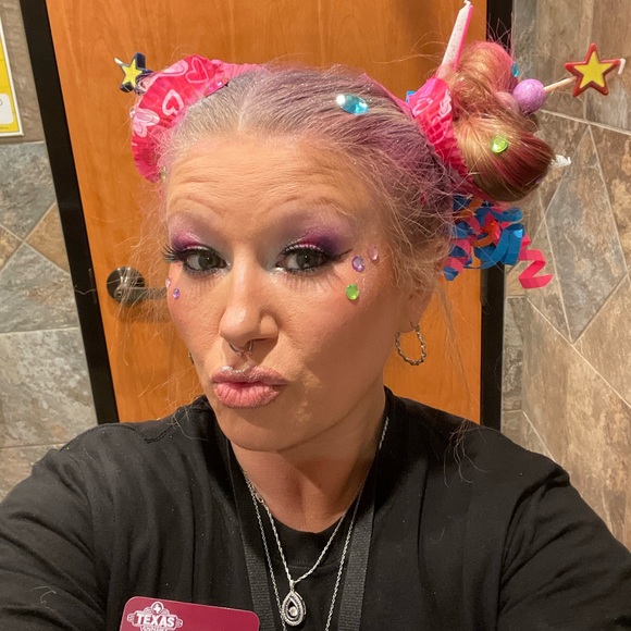 Meet your Posher, April - Picture 5 of 6